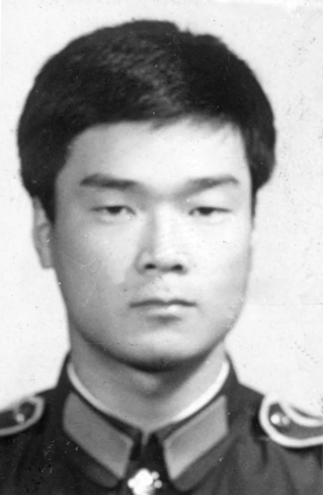 上海侦查取证 
钱海军同志28年牺牲在工作一线缅怀英雄一路走好
